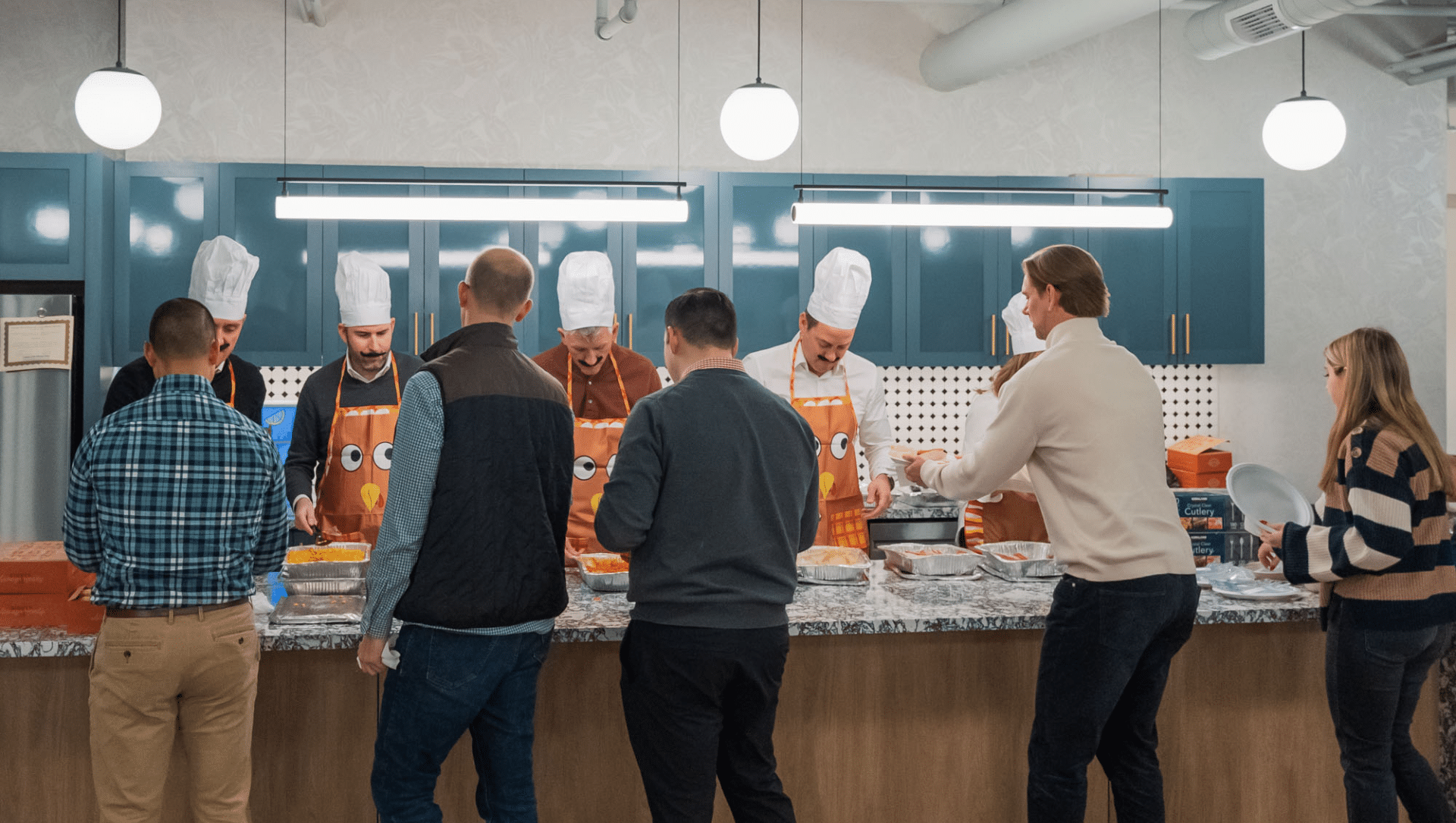 thanksgiving meal buffet line
